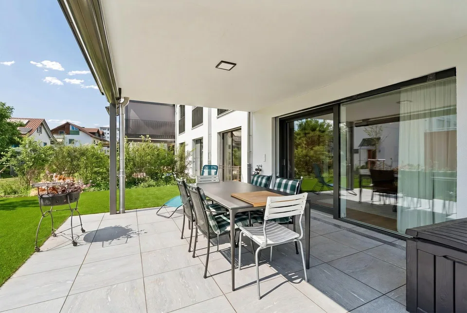 Wohnen wie im Einfamilienhaus - 4.5 Zimmer mit riesigem Privatgarten