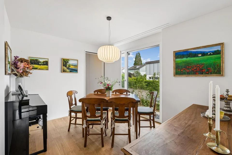 Wohnen wie im Einfamilienhaus - 4.5 Zimmer mit riesigem Privatgarten