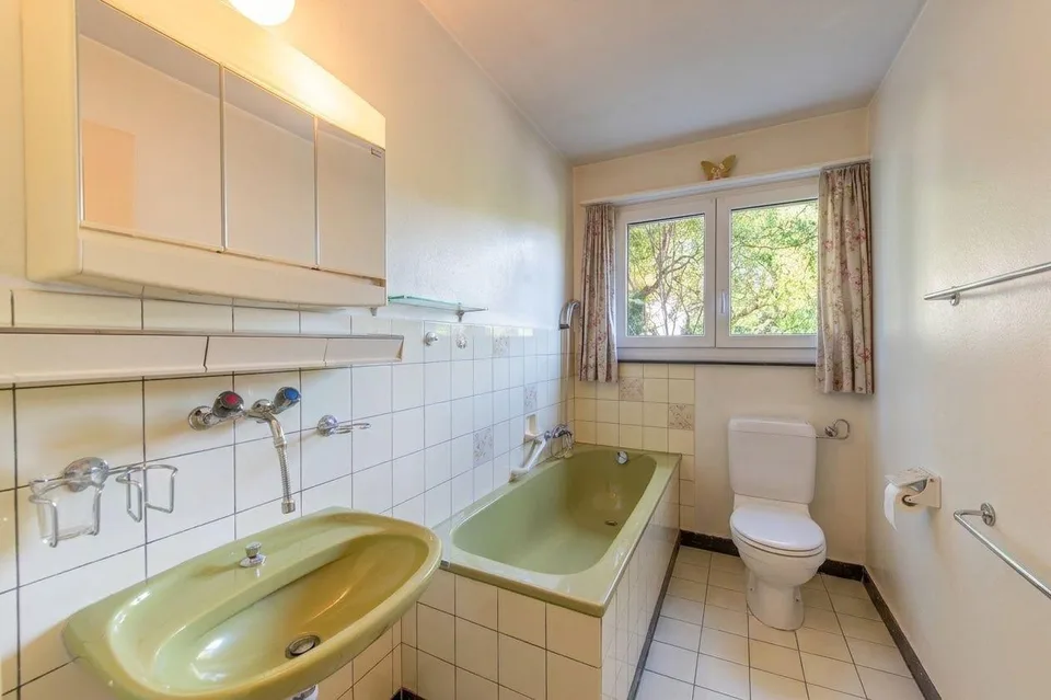 Potentiel central : Maison unifamiliale de 5 pièces pouvant être agrandie avec jardin spacieux