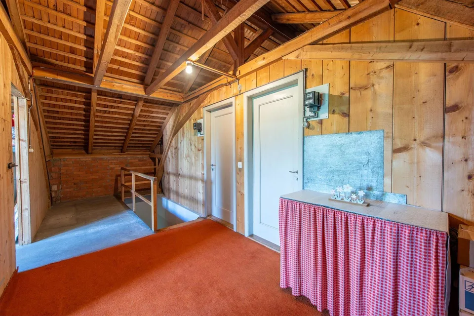 Potentiel central : Maison unifamiliale de 5 pièces pouvant être agrandie avec jardin spacieux
