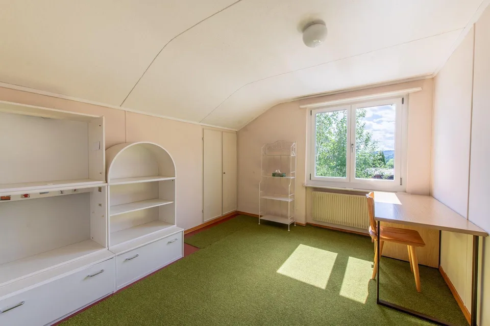 Potentiel central : Maison unifamiliale de 5 pièces pouvant être agrandie avec jardin spacieux