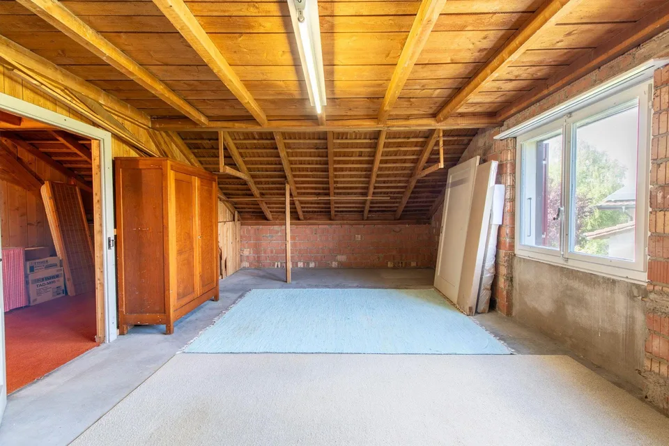Potentiel central : Maison unifamiliale de 5 pièces pouvant être agrandie avec jardin spacieux