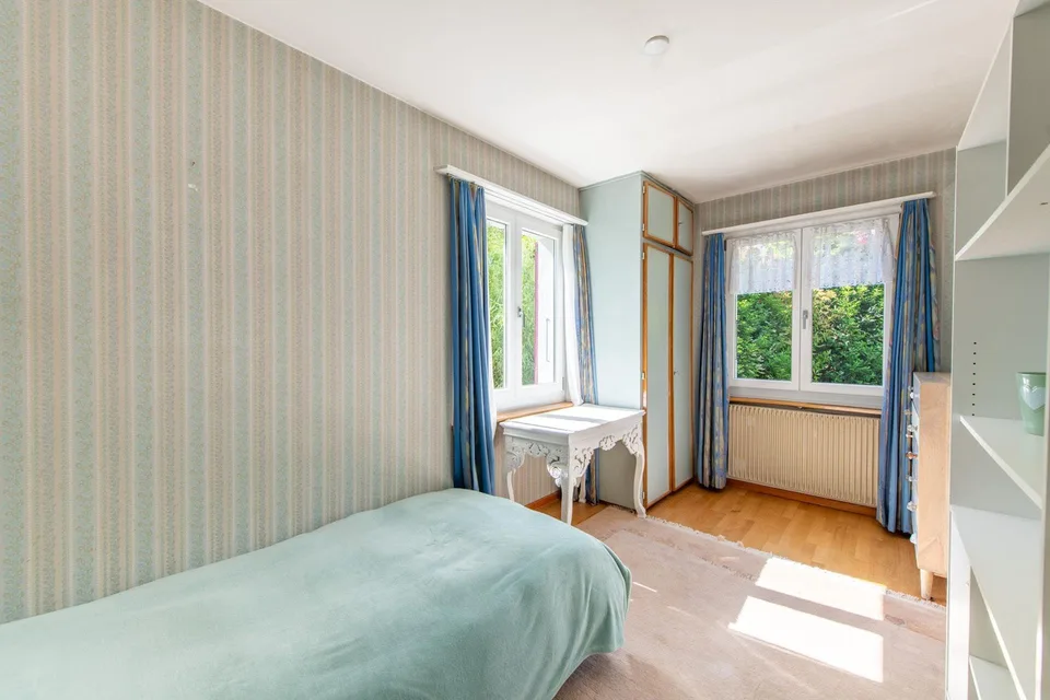 Potentiel central : Maison unifamiliale de 5 pièces pouvant être agrandie avec jardin spacieux