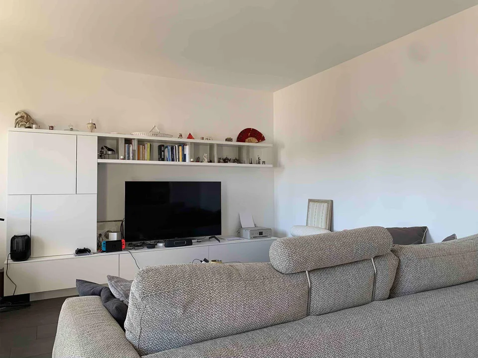 3,5 pièces avec balcon et vue dégagée à Porza