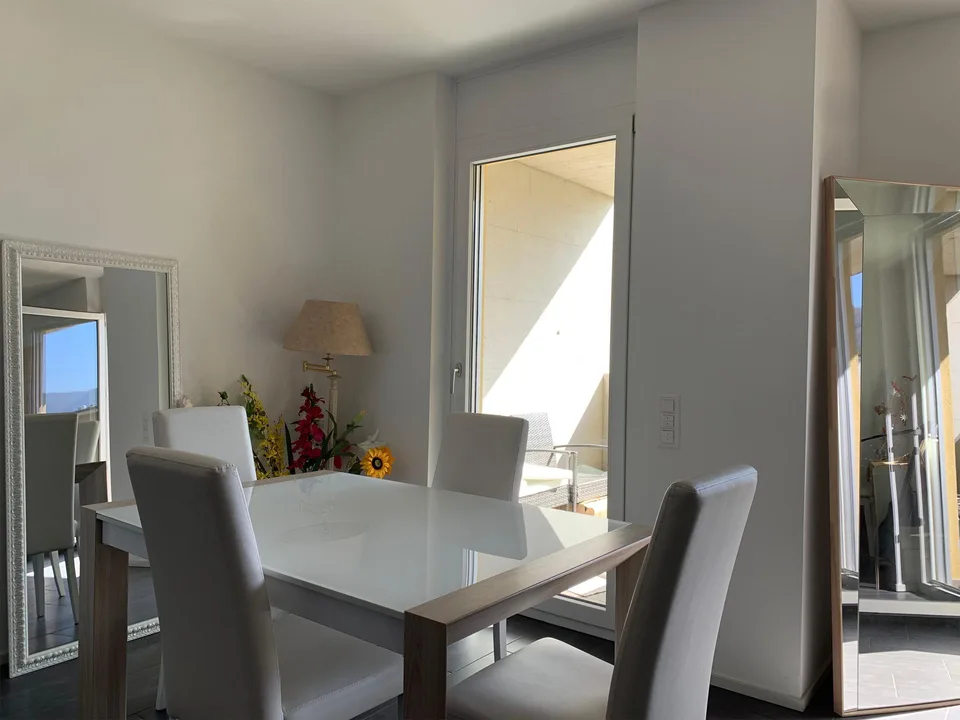 3,5 pièces avec balcon et vue dégagée à Porza