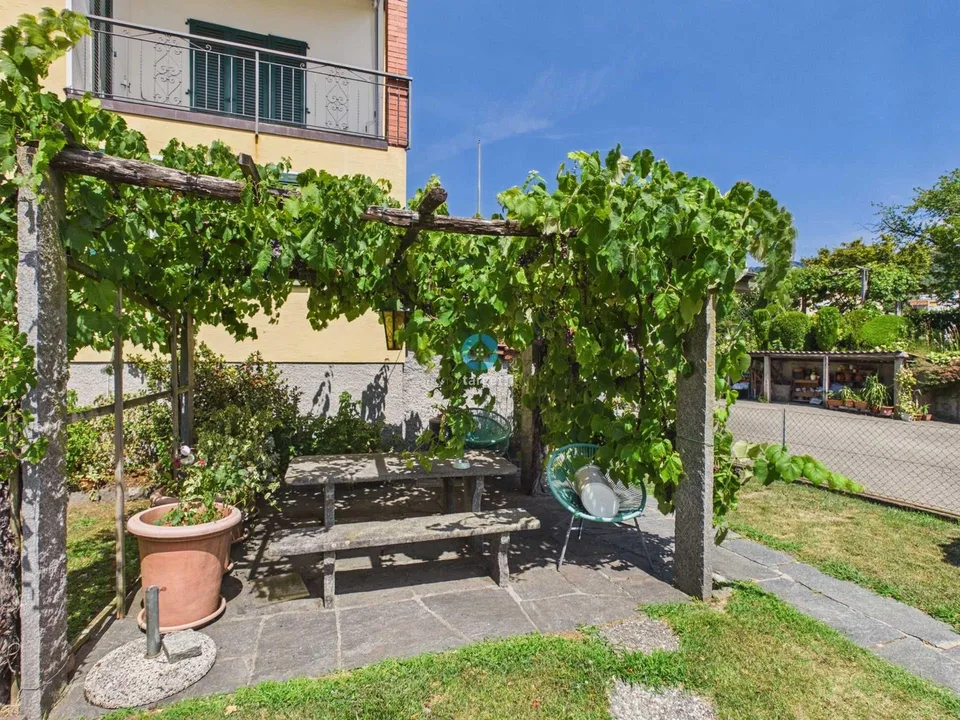 Maison bifamiliale avec 9 pièces et jardin à Ponte Capriasca