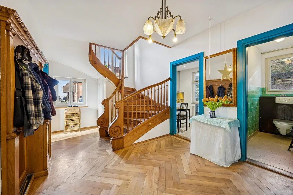 Villa Art Nouveau à Reinach avec un jardin de parc exceptionnel