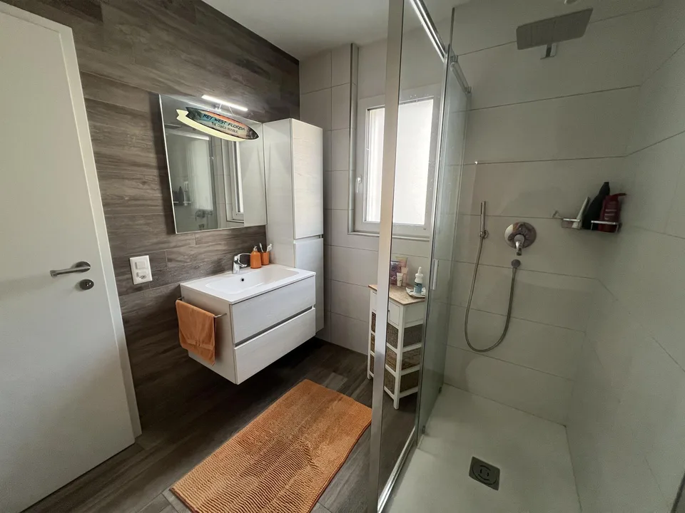 Appartement moderne de 3,5 pièces avec loggia à Claro