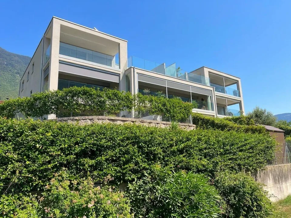 Appartement moderne de 3,5 pièces avec loggia à Claro