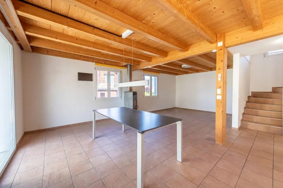 Una casa per stare bene - ambiente di vita luminoso, caminetto e terrazza soleggiata
