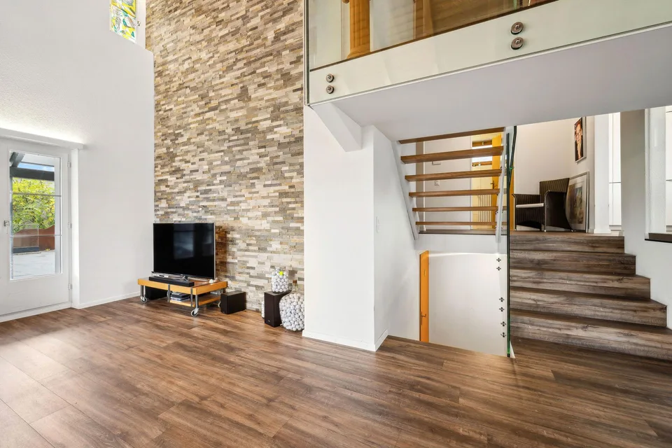 Exklusives Wohnen mit Aussicht: Einfamilienhaus mit Einliegerwohnung