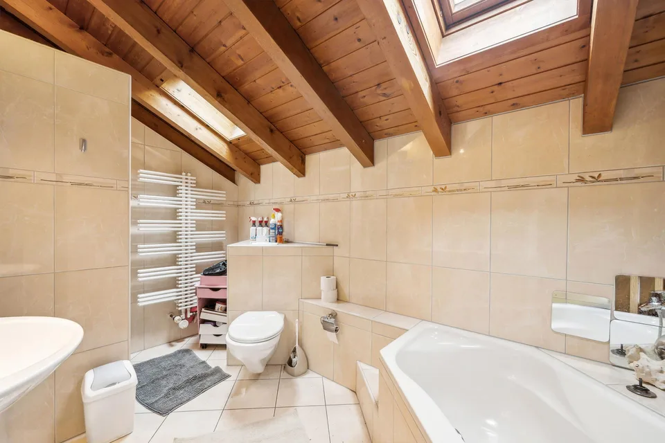 Exklusives Wohnen mit Aussicht: Einfamilienhaus mit Einliegerwohnung