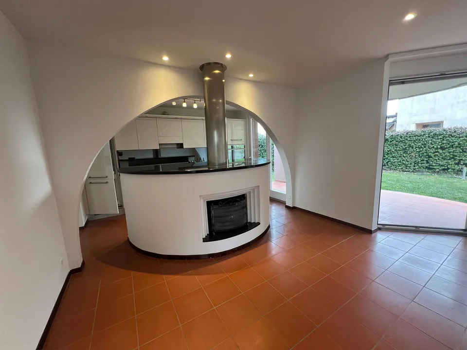 Maison unifamiliale de 3 pièces avec jardin et garage à Bedano