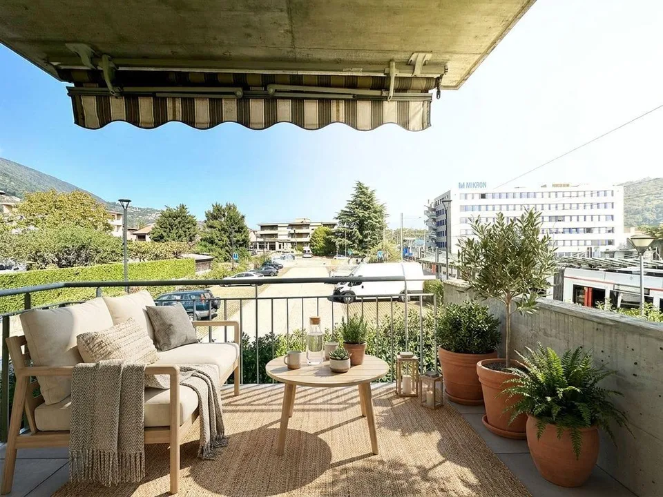 Agno: 2,5 Zimmer mit Balkon und viel Licht