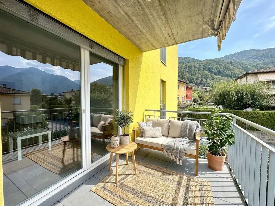 Agno: 2,5 Zimmer mit Balkon und viel Licht