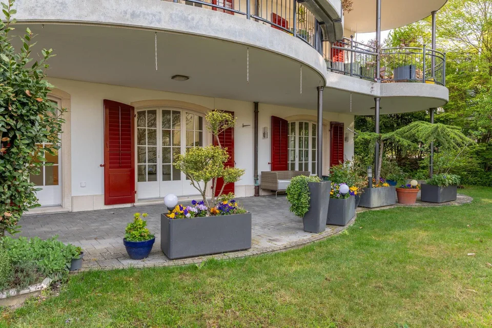 Modernes Zuhause mit Cheminée & privatem Gartenanteil