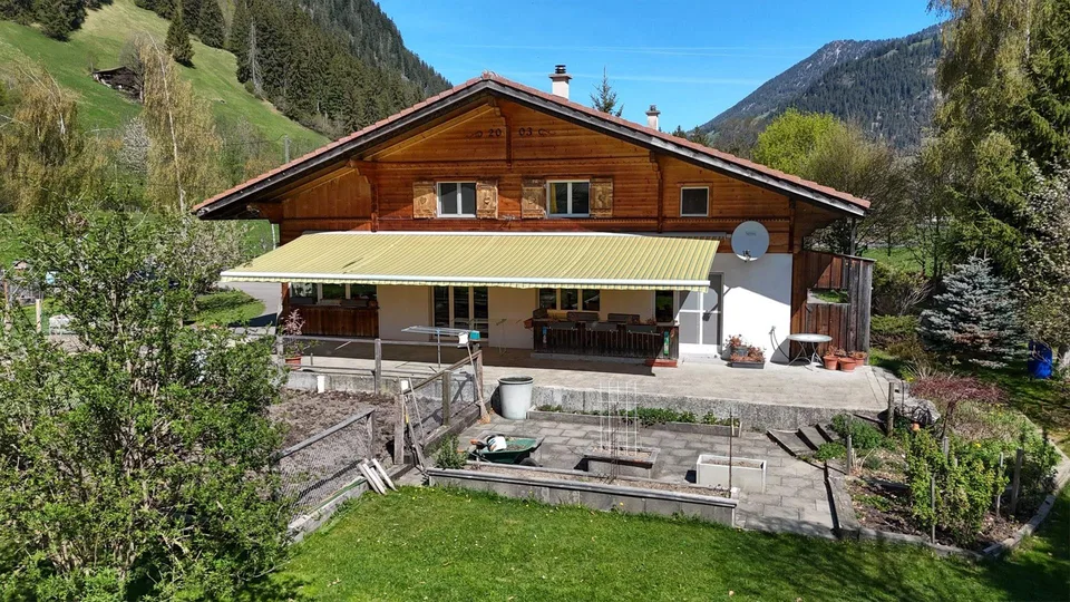 Raum, Ruhe und Natur pur - Grosszügiges Wohnglück mit Alpenpanorama