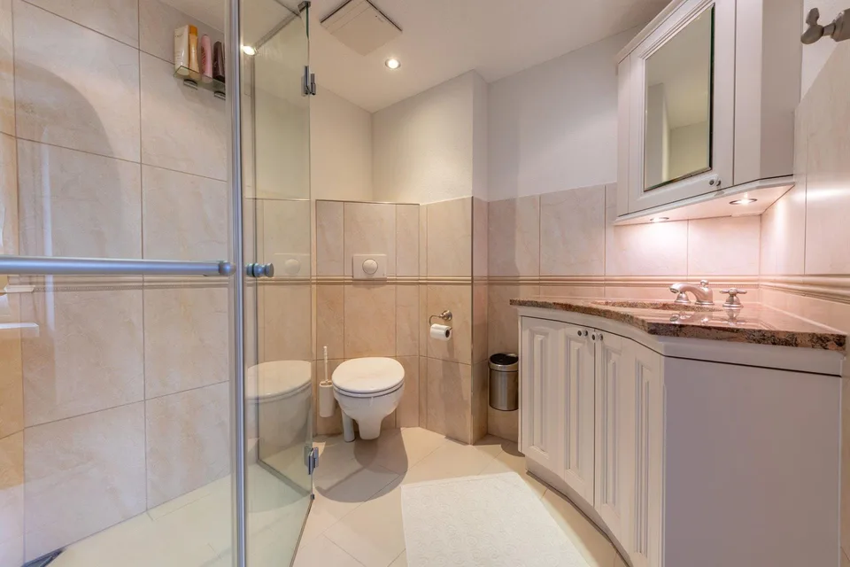 240 m² voller Möglichkeiten - grosszügiges Familienhaus mit Garten – photo 12 of 13