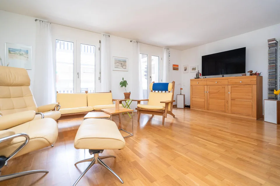 5.5-room row house with outdoor seating areas, two balconies, and a parking space