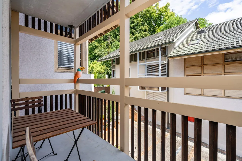 5.5-room row house with outdoor seating areas, two balconies, and a parking space