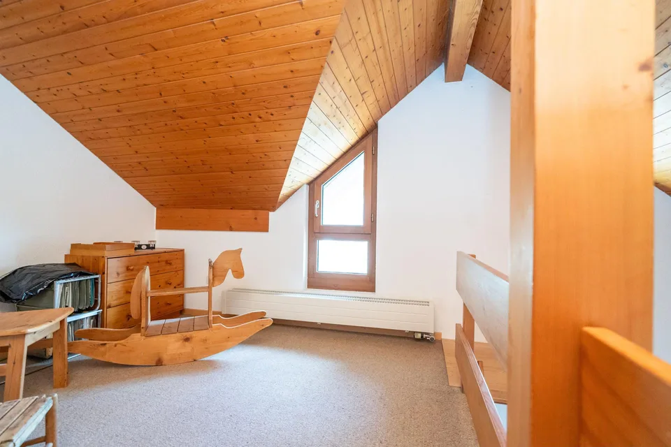 5.5-room row house with outdoor seating areas, two balconies, and a parking space