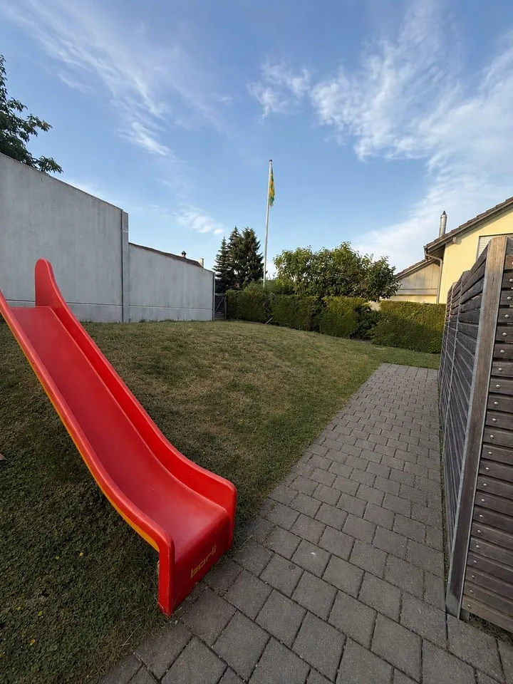 Modern Family Home with Garden - Move in and Feel at Home