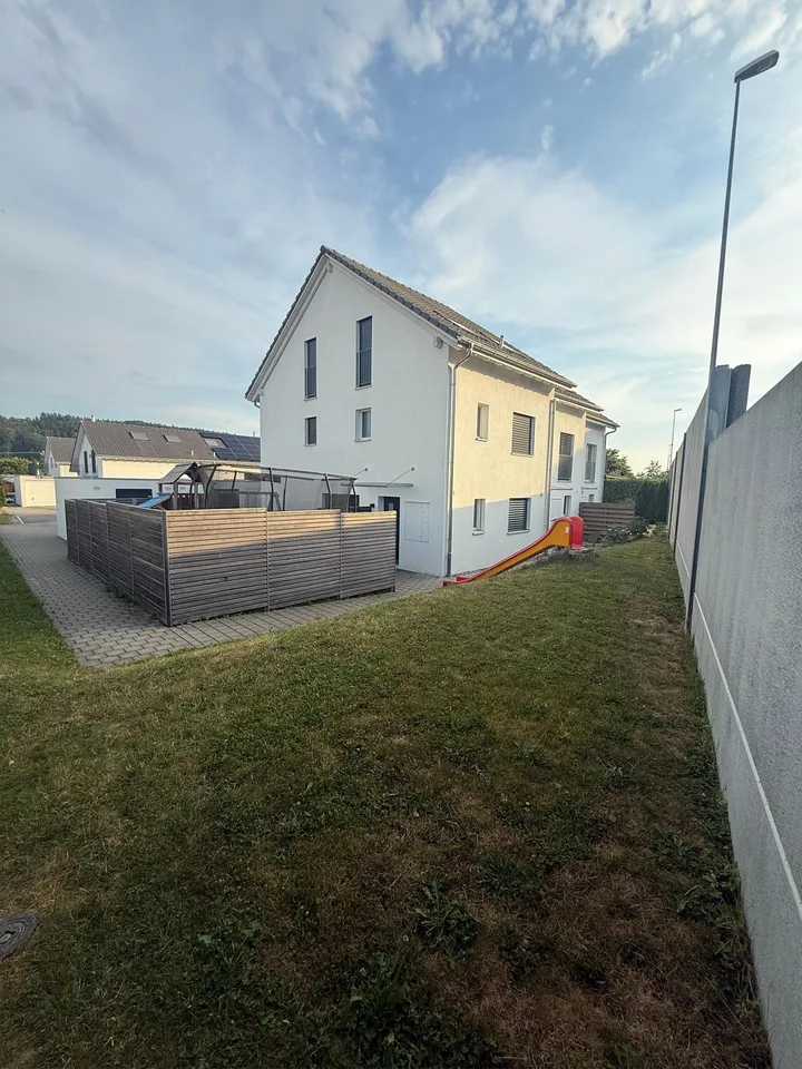 Modernes Familienhaus mit Garten - einziehen und wohlfühlen