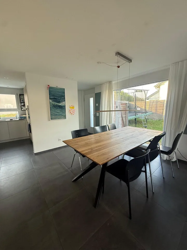 Modern Family Home with Garden - Move in and Feel at Home