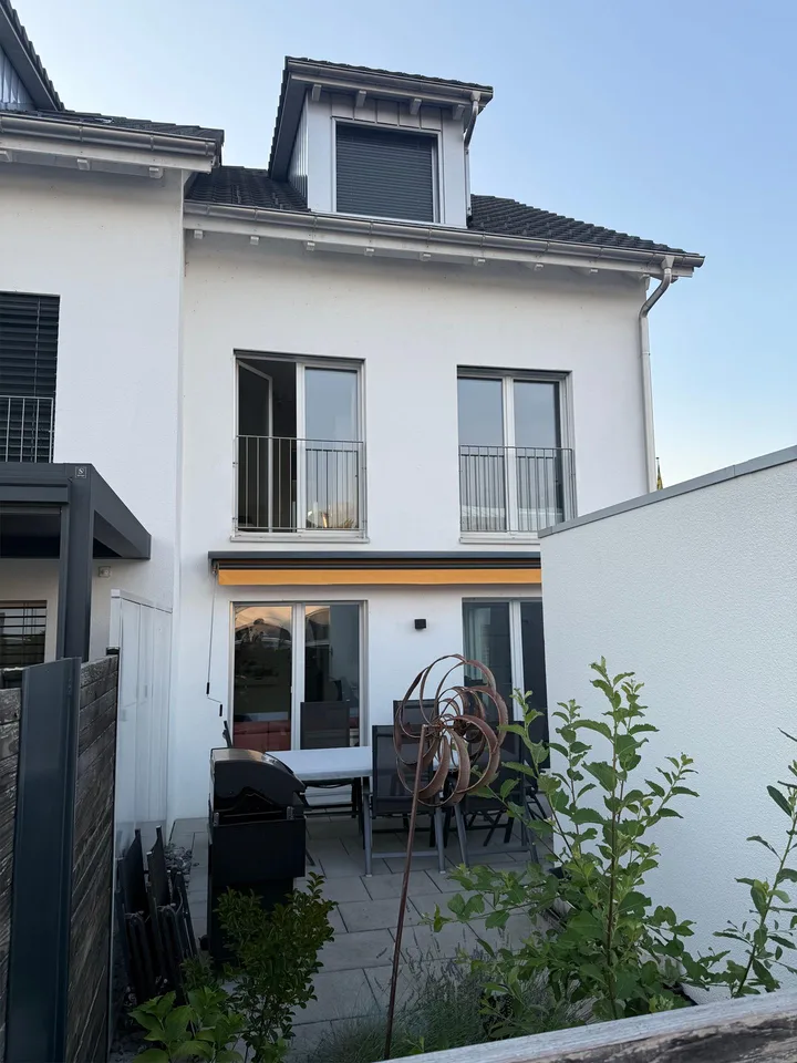 Modern Family Home with Garden - Move in and Feel at Home