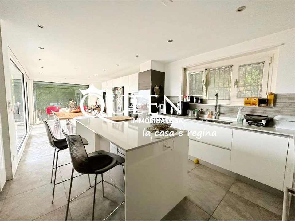 Vacallo: Villa mit 5.5 Zimmern, 260 m², großes Grundstück, dominierende Lage