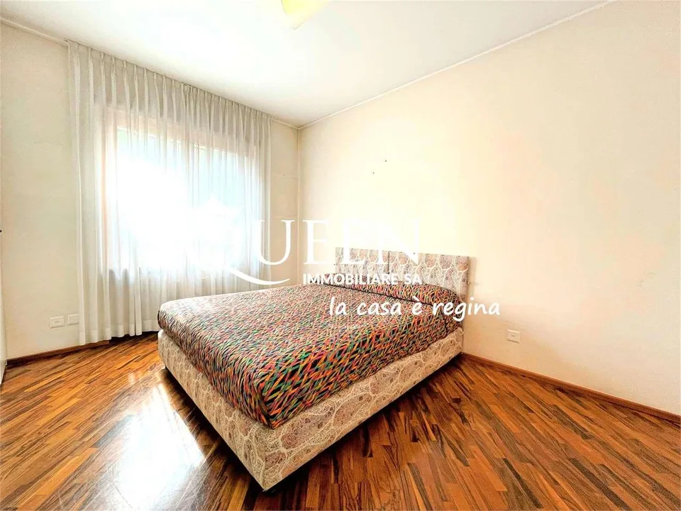 Vacallo: villa, 9.5 rooms, 625 sqm, large garden, elevator to floors