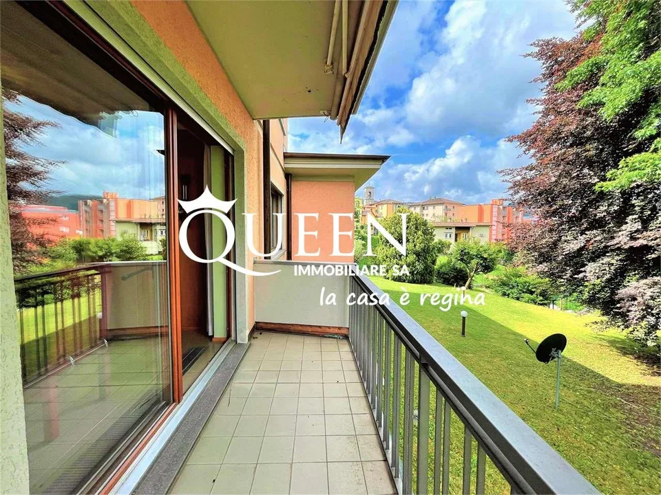 Vacallo: villa, 9.5 rooms, 625 sqm, large garden, elevator to floors