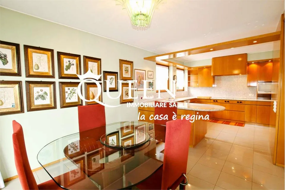 Vacallo: villa, 9.5 rooms, 625 sqm, large garden, elevator to floors