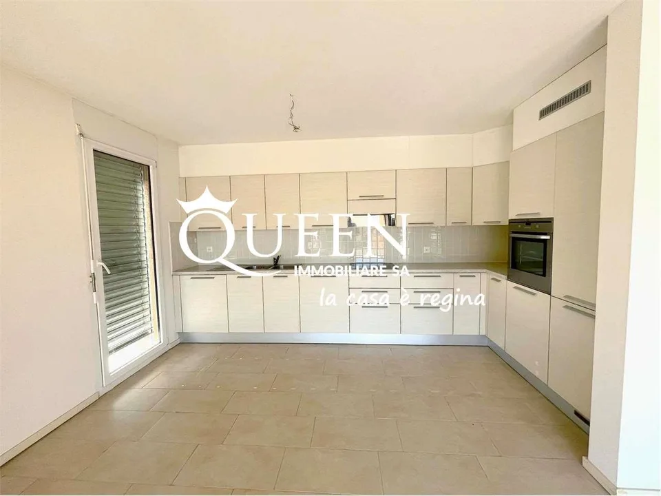 Chiasso: penthouse de 4,5 pièces, 140 m², balcons, vue dégagée et jardin