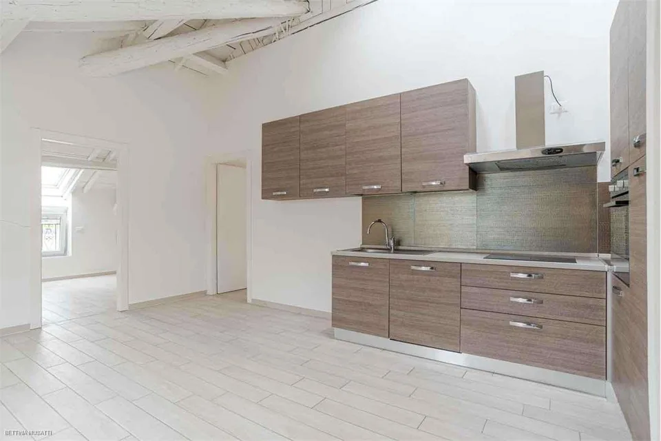 BALERNA | PALAZZINA COMPLETAMENTE RIATTATA  - OTTIMA OPPORTUNITÀ A R