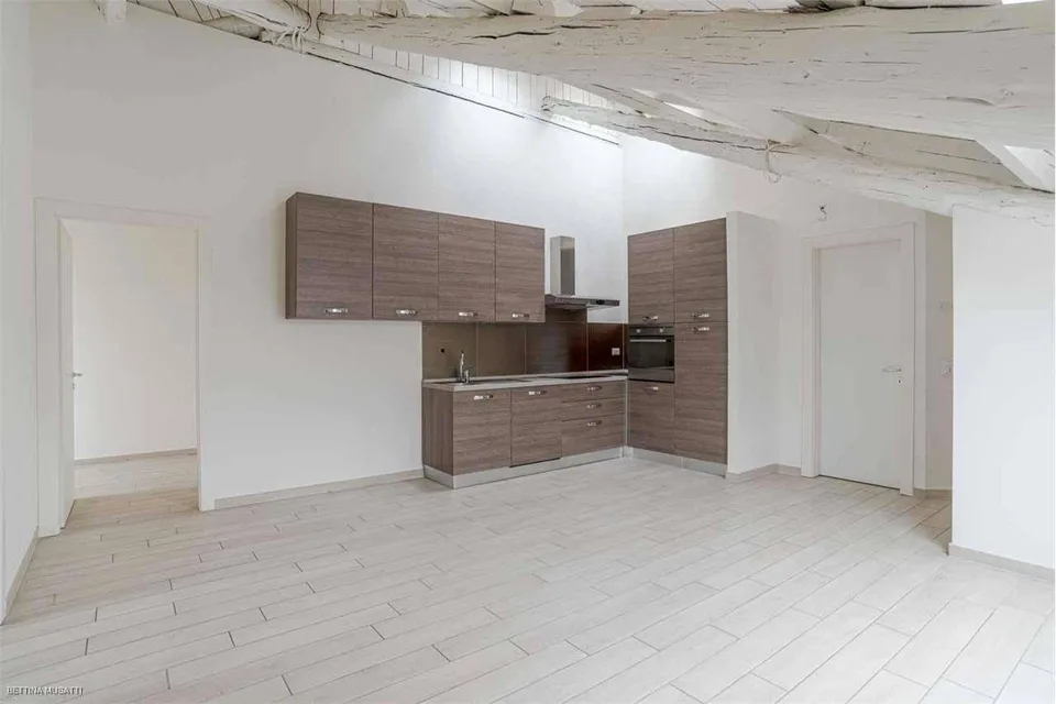 BALERNA | PALAZZINA COMPLETAMENTE RIATTATA  - OTTIMA OPPORTUNITÀ A R