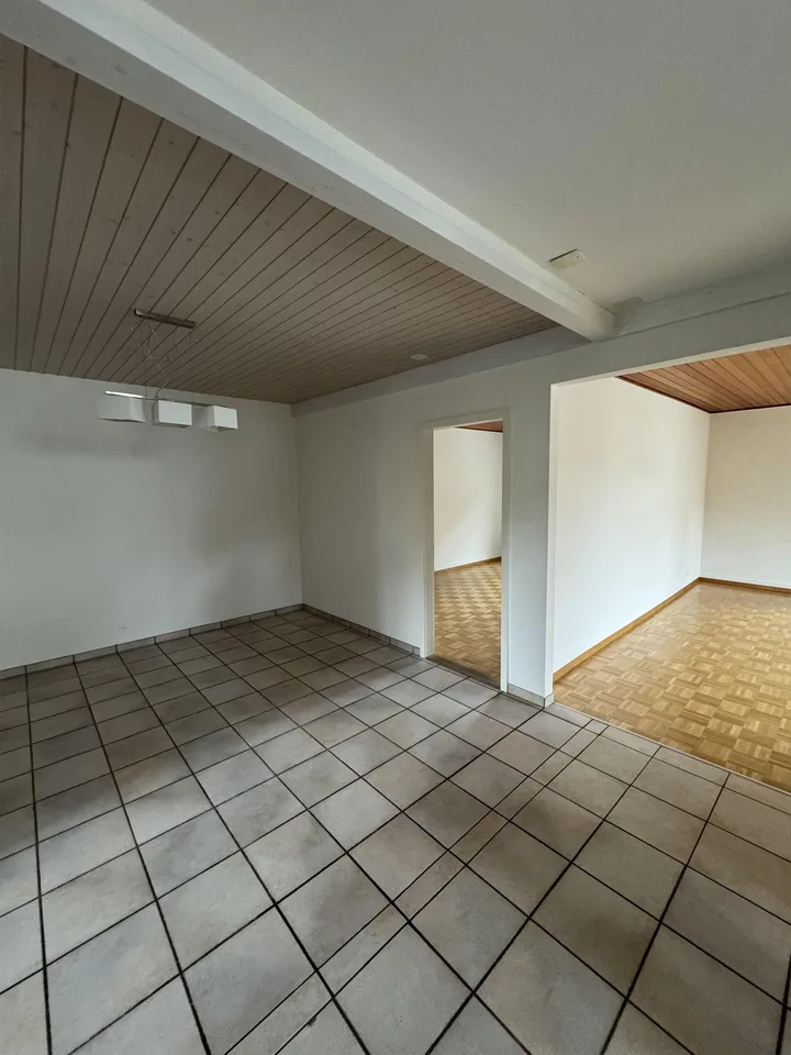 Helle 3.5 Zimmer Wohnung mit privater Terrasse
