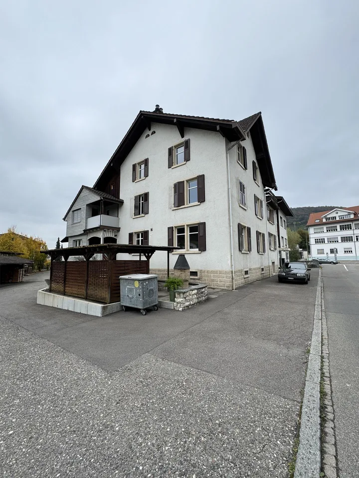 Helle 3.5 Zimmer Wohnung mit privater Terrasse