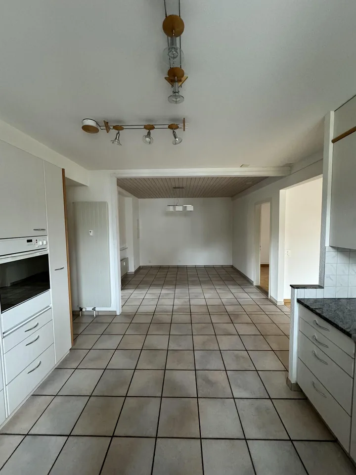 Helle 3.5 Zimmer Wohnung mit privater Terrasse