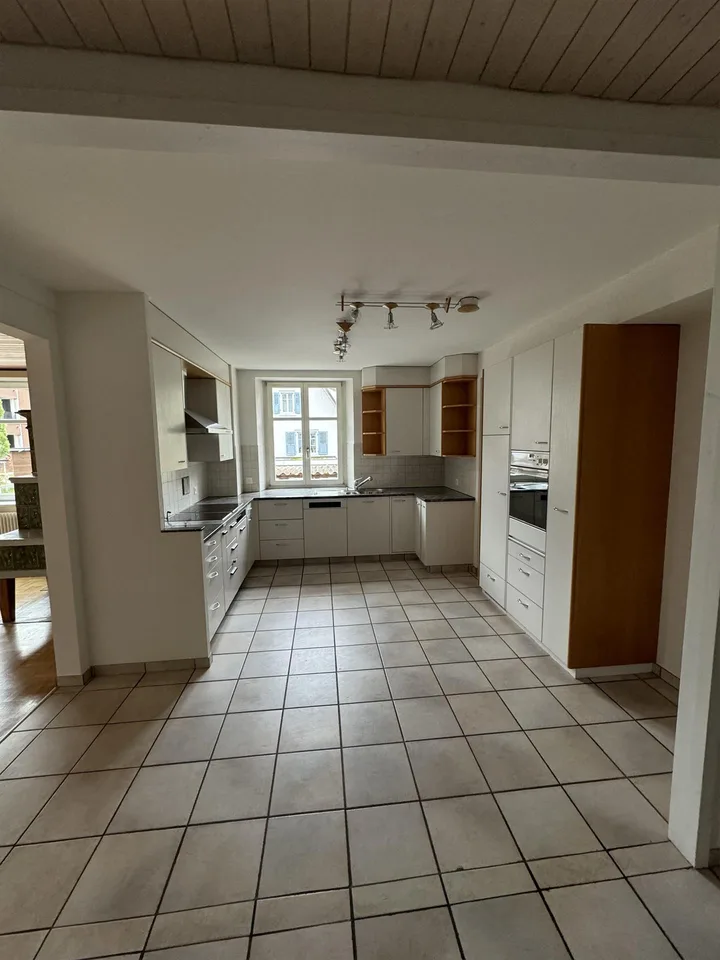 Helle 3.5 Zimmer Wohnung mit privater Terrasse