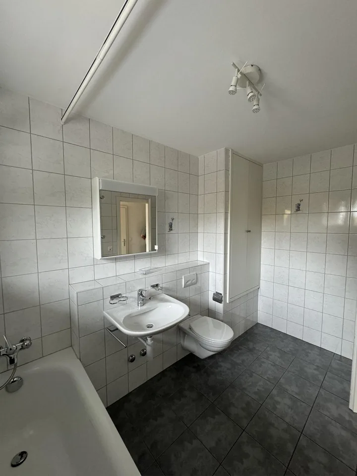 Helle 3.5 Zimmer Wohnung mit privater Terrasse