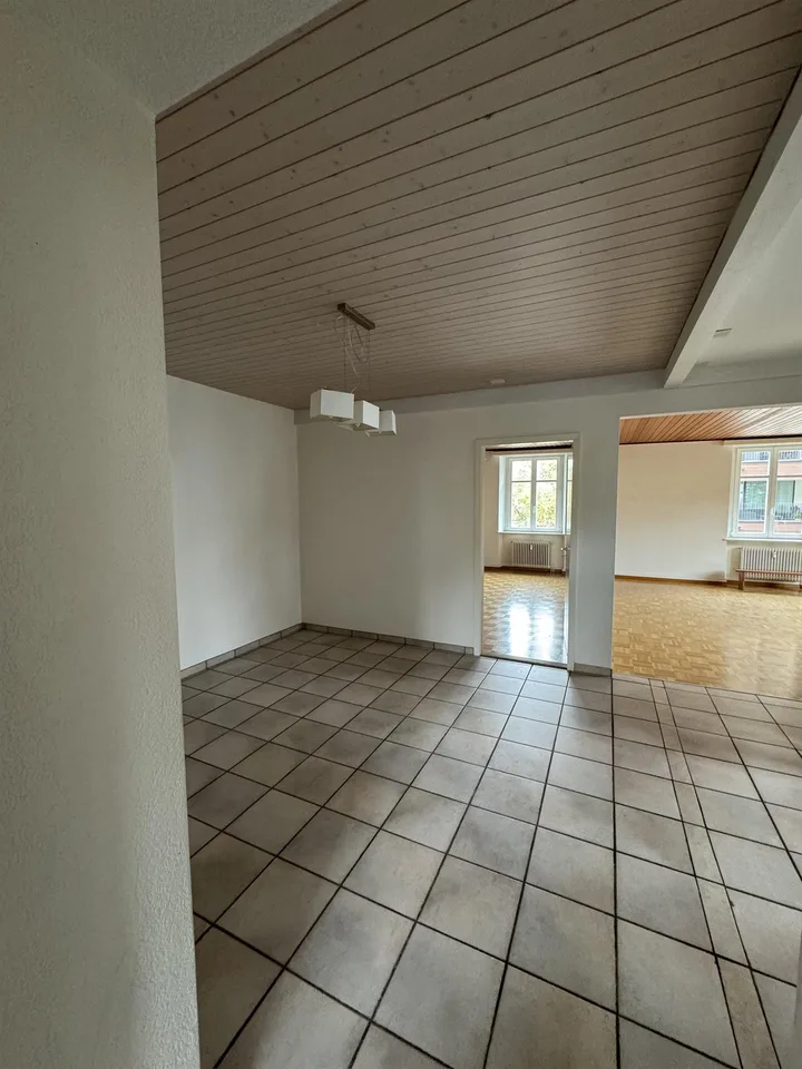 Helle 3.5 Zimmer Wohnung mit privater Terrasse