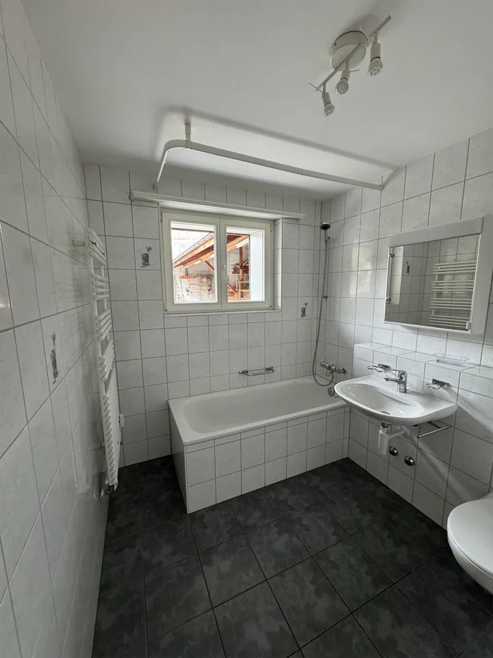 Helle 3.5 Zimmer Wohnung mit privater Terrasse