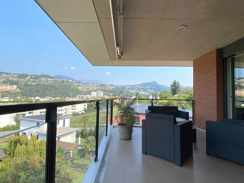 Attico 4.5 locali con vista lago in vendita a Pregassona