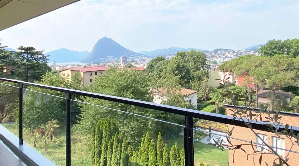 Attico 4.5 locali con vista lago in vendita a Pregassona