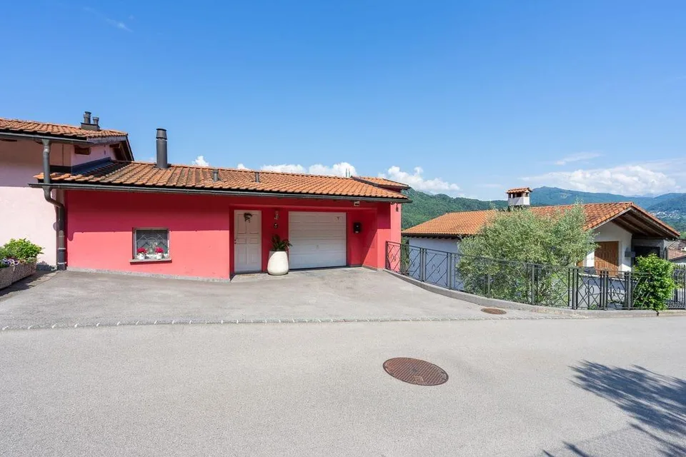Villa 5.5 locali con vista e giardino a Davesco-Soragno