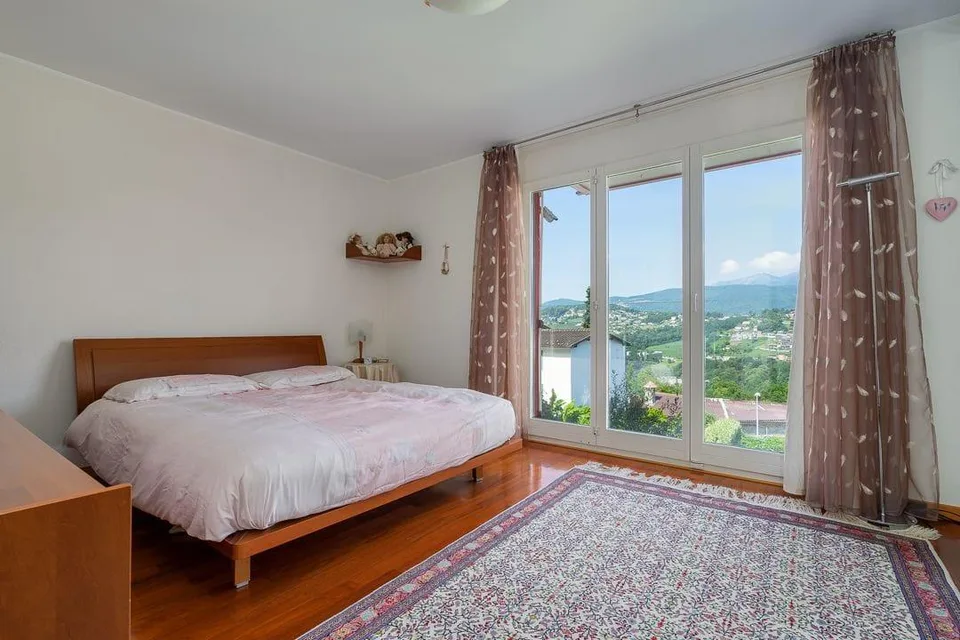 Villa 5.5 locali con vista e giardino a Davesco-Soragno