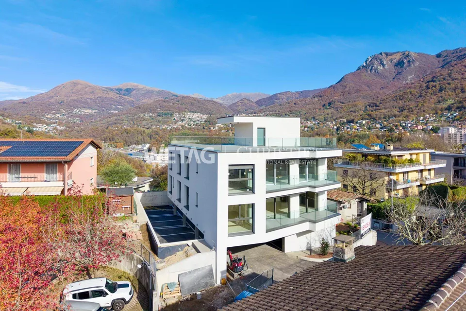 Penthouse élégant en construction brute à Lugano-Canobbio à vendre, avec terrasse panoramique & vue sur le lac de Lugano