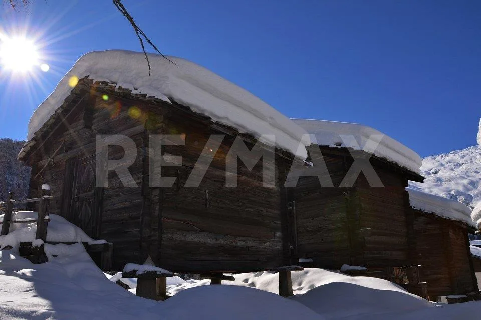 Traumhaftes Bauland mit bewilligtem Chalet (Erstwohnung)