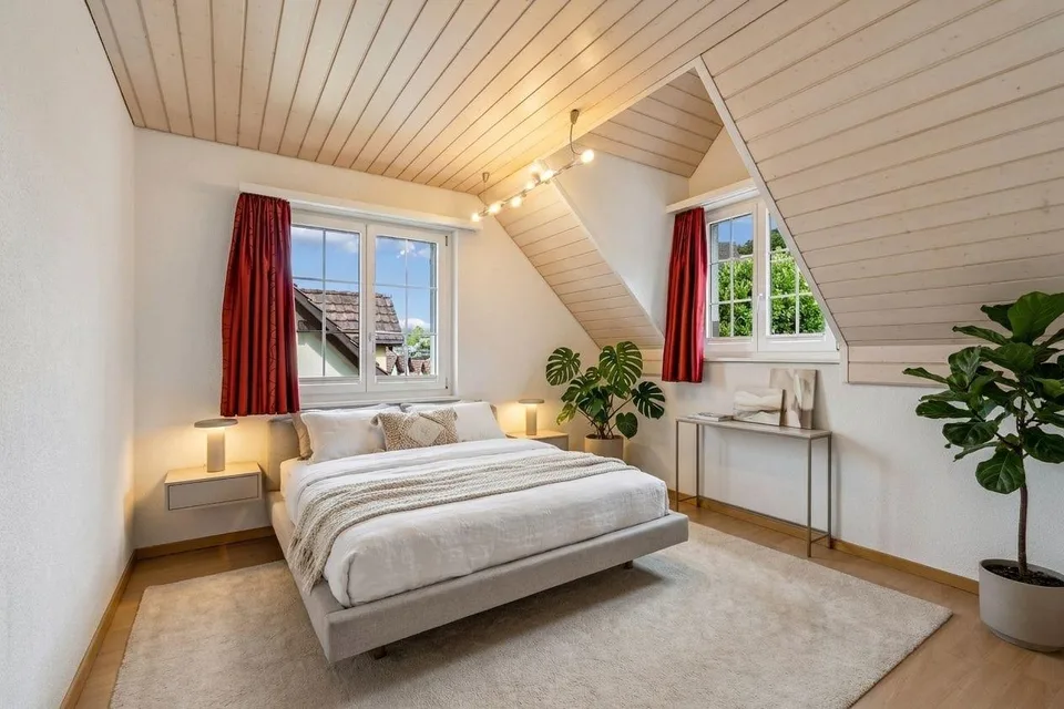Villa di campagna esclusiva con torre su pendio sud-ovest soleggiato, a soli 30 minuti da Zurich HB